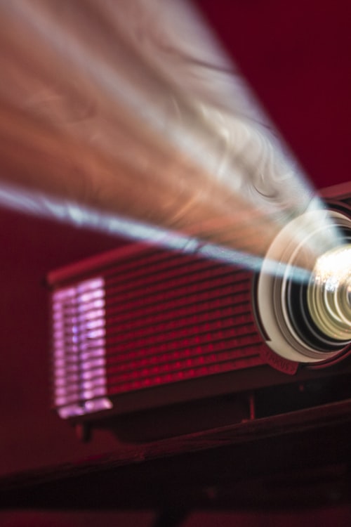 都市情感剧《爱情而已》高清海报 - 吴磊、周雨彤主演